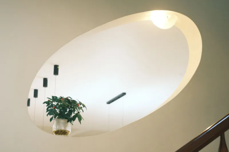The Eloquence of Empty: Reconsidering What Bare Walls and Open Space Actually Say About a Room
