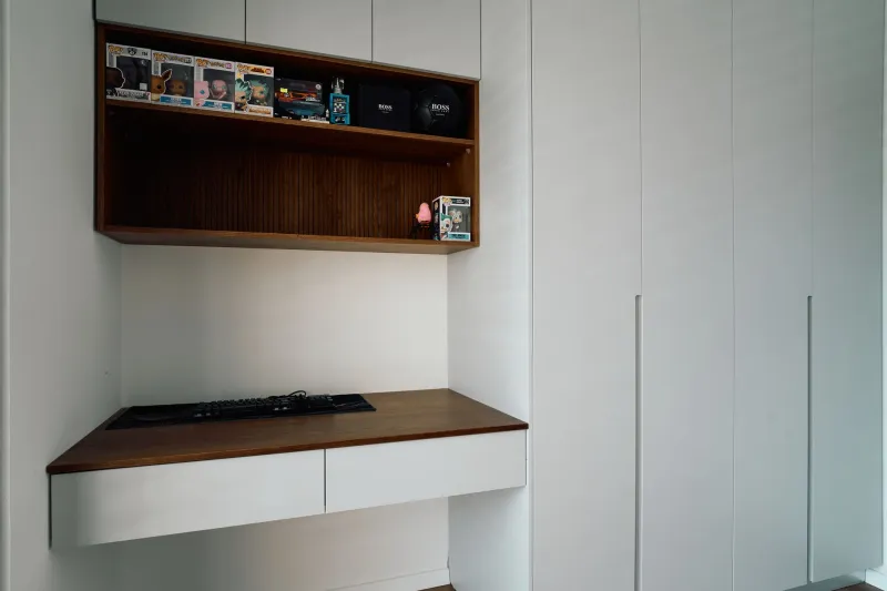 The Refined Studio: How to Design a Creative Workspace at Home Without Compromising the Elegance of the Whole